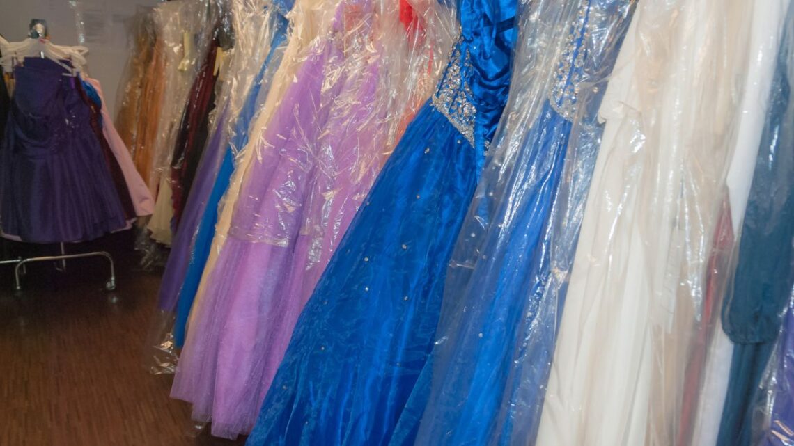How to Open a Prom Gown Store | SkillsAndTech