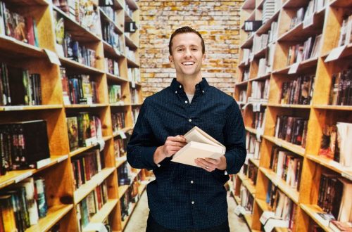How To Become A Librarian | SkillsAndTech
