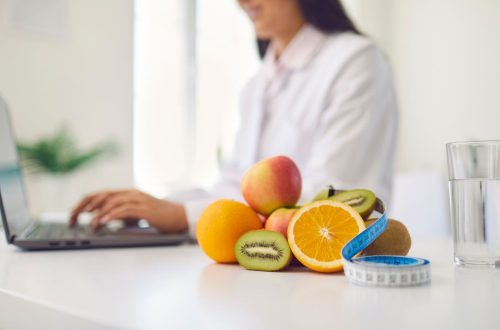 How To Become A Nutritionist | SkillsAndTech