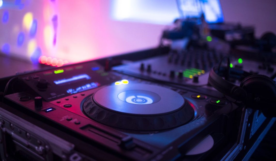 How To Start A Wedding Dj Business | SkillsAndTech