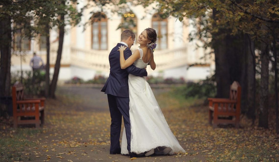 How To Start A Wedding Photography Business | SkillsAndTech