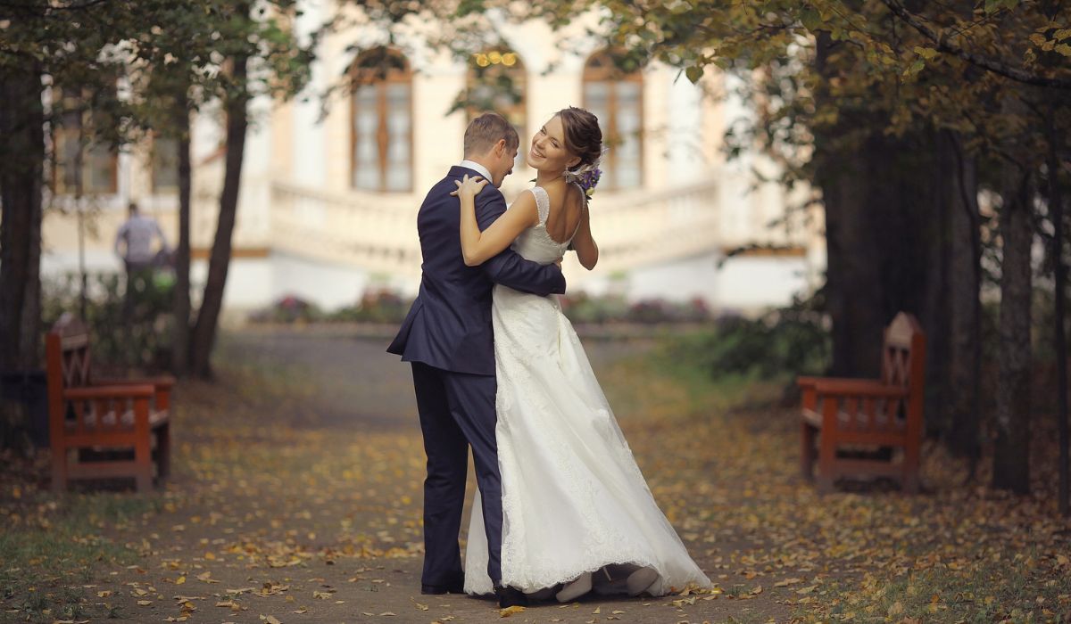 how-to-start-a-wedding-photography-business-skillsandtech-skillsandtech